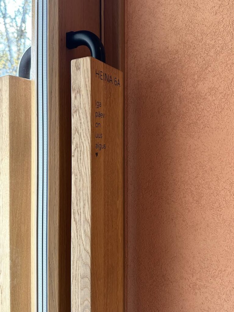 Täispuidust välisukse käepide